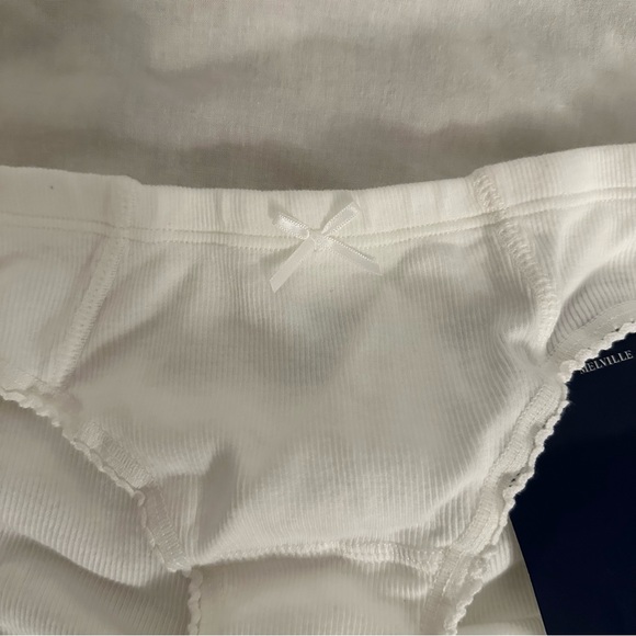 Brandy Melville White Scalloped Bow Underwear - Picture 2 of 3